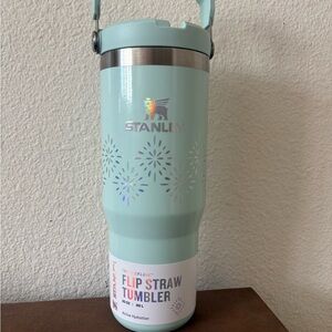 NWT Stanley 30oz Winter Wonderland Collection Seaglass Gloss Flip Straw